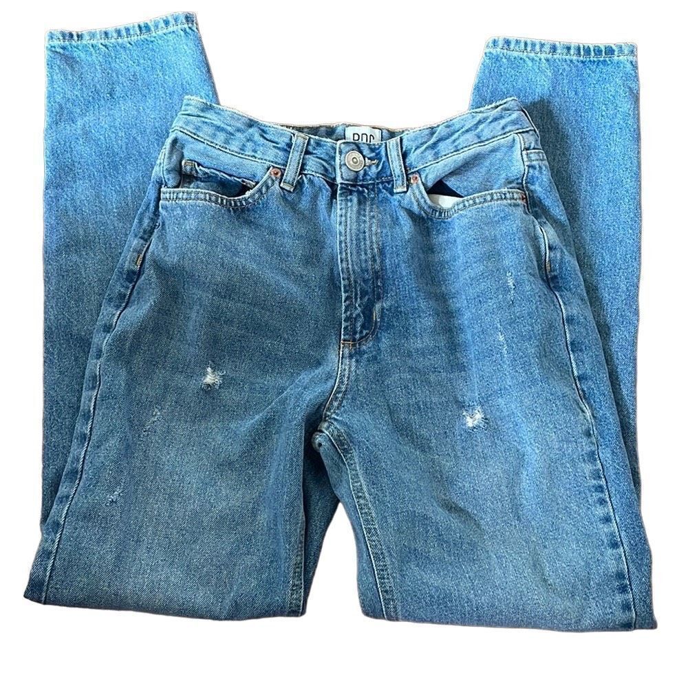 BDG High Rise Mom Jeans Size 26 Distressed Medium Wash Y2K 90s
